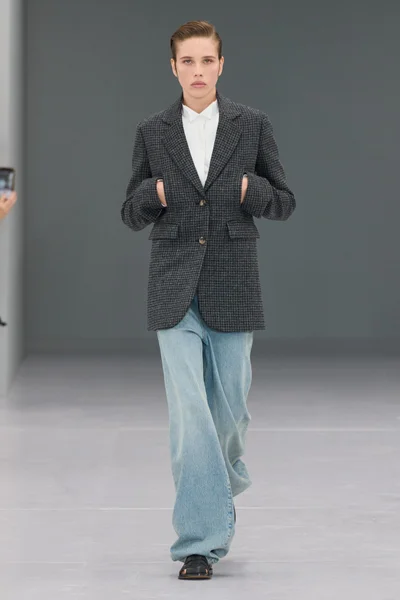 Look 48